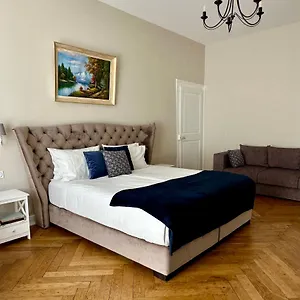 D Exception 100m2 Avec Parking - Centre Historique Chambéry